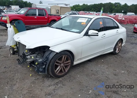 2014 Mercedes-Benz C 300 Sport 4Matic из США, поврежденный, VIN WDDGF8AB3ER319087